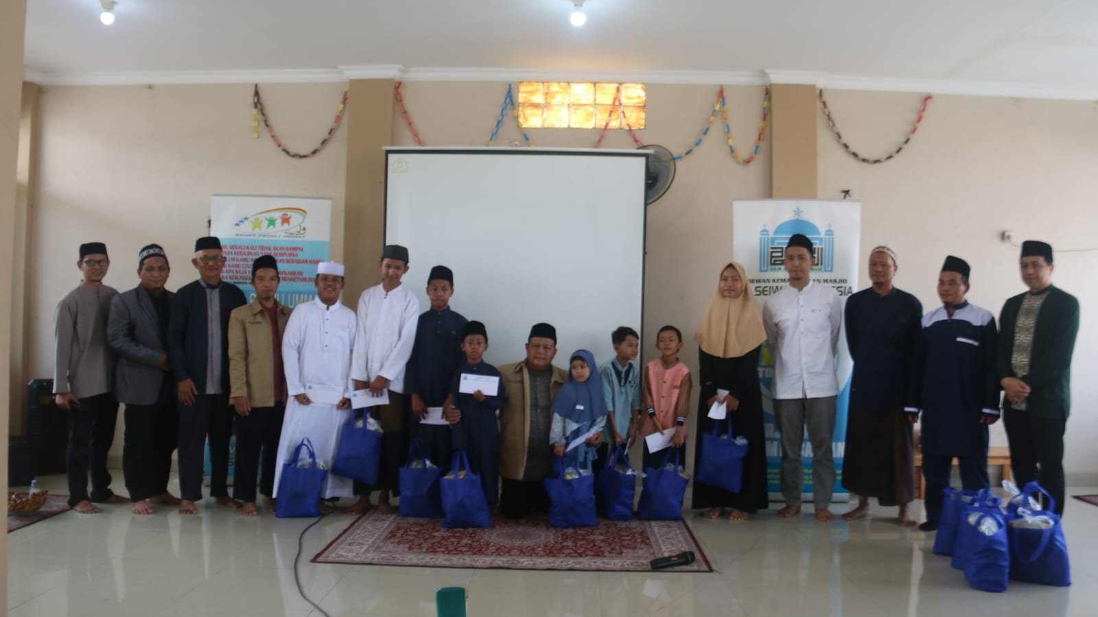 Pengajian dan Santunan Anak Yatim, Sinergi DKM Al-Istiqomah dan DKM Al-Fitroh Wujudkan Kepedulian Sosial