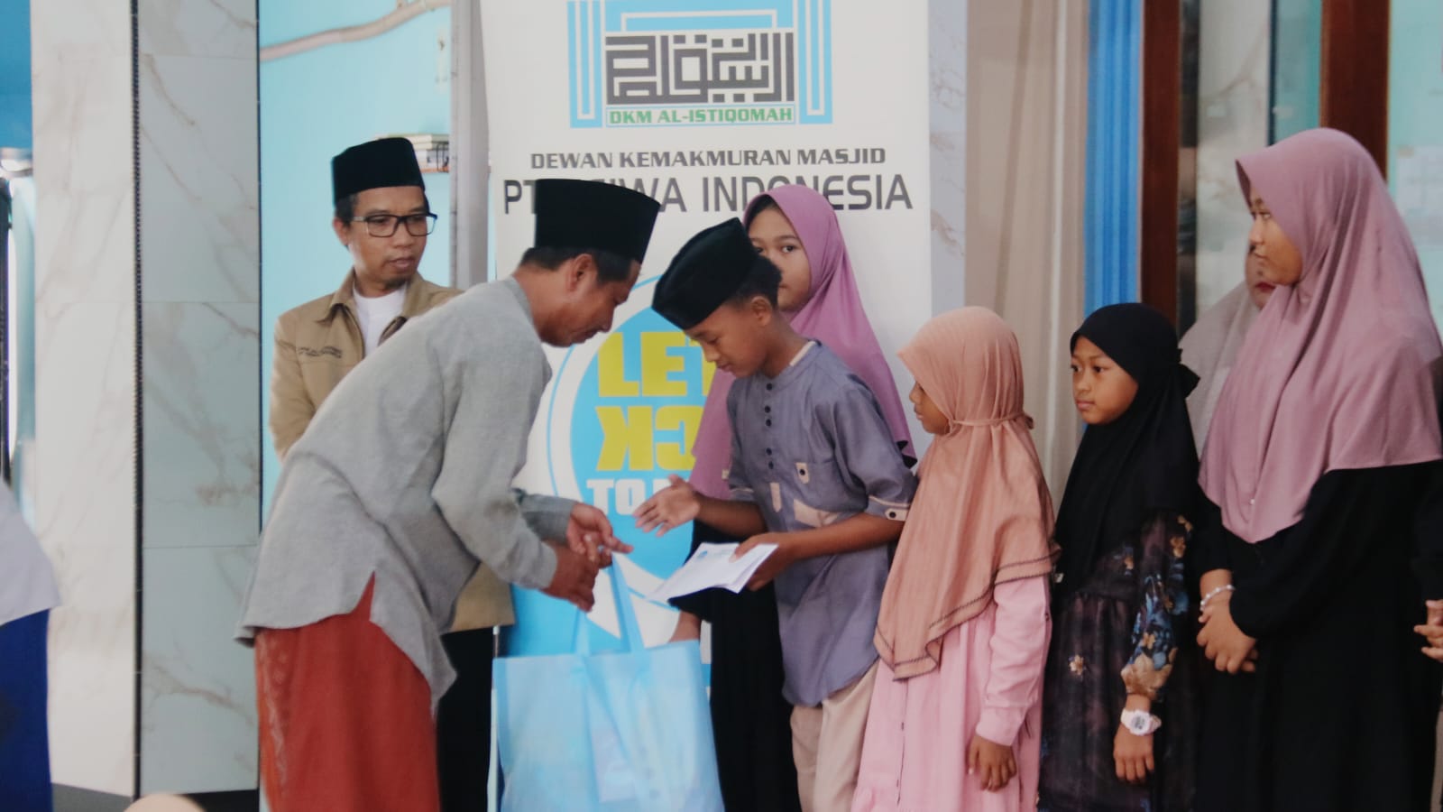 DKM Al-Istiqomah dan DKM Al-Kautsar Sukses Gelar Kajian dan Santunan Anak Yatim di Masjid Al-Kautsar